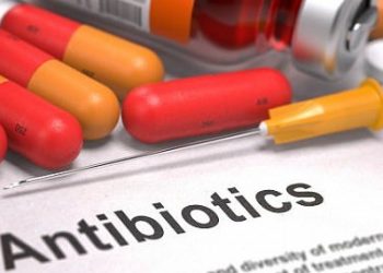 უიშვიათეს დაავადებად აშშ-ში: ანტიბიოტიკების მიღების გამო 55 წლის ქალს ენაზე თმა ამოუვიდა